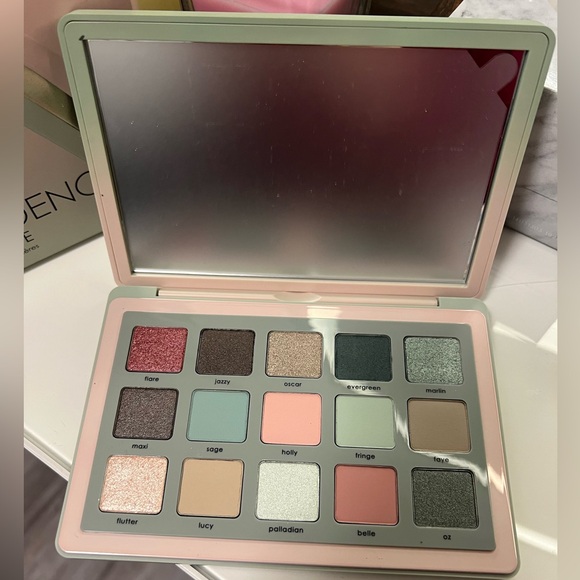 NATASHA DENONA retro glam eyeshadow palette - Picture 3 of 3